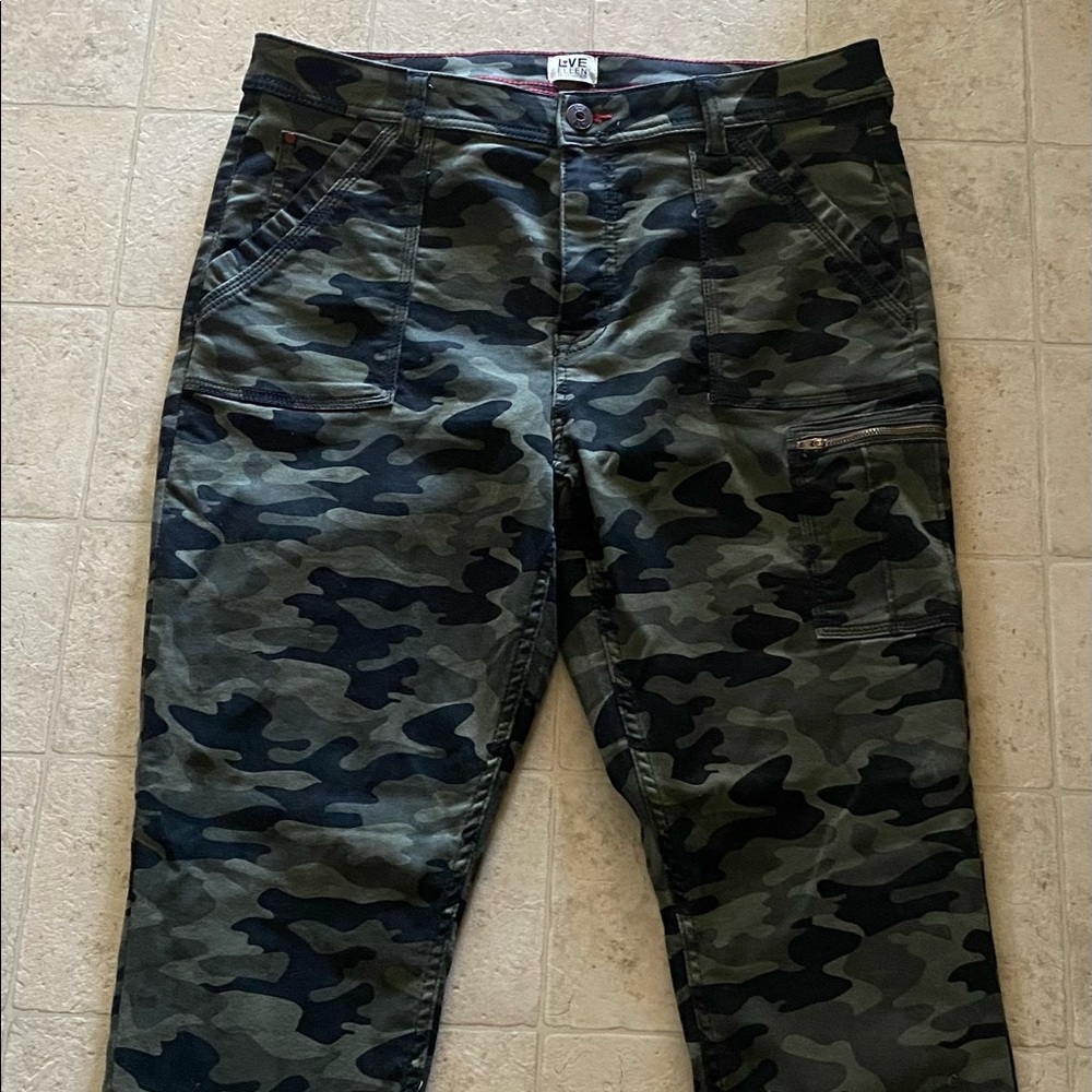Love Ellen camo pants